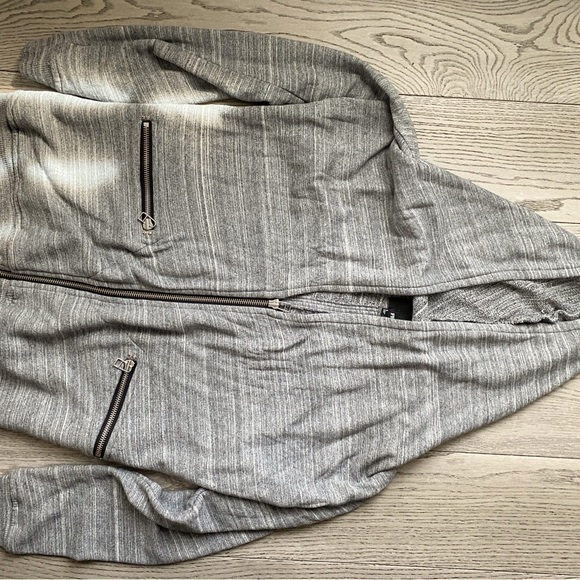 Wilfred Free Aritzia Sweater - Picture 1 of 3